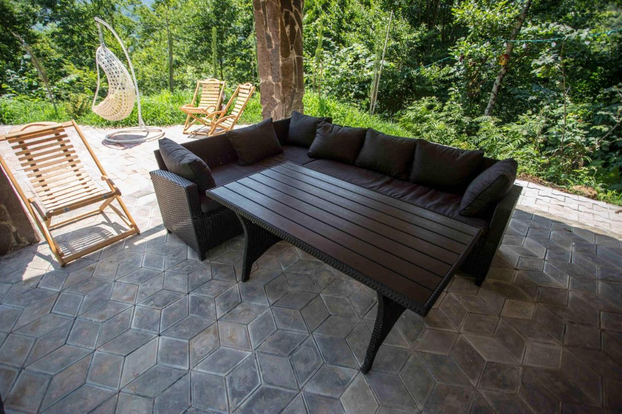 Villa Woodpecker Ვუდფექერი à Batoumi Extérieur photo