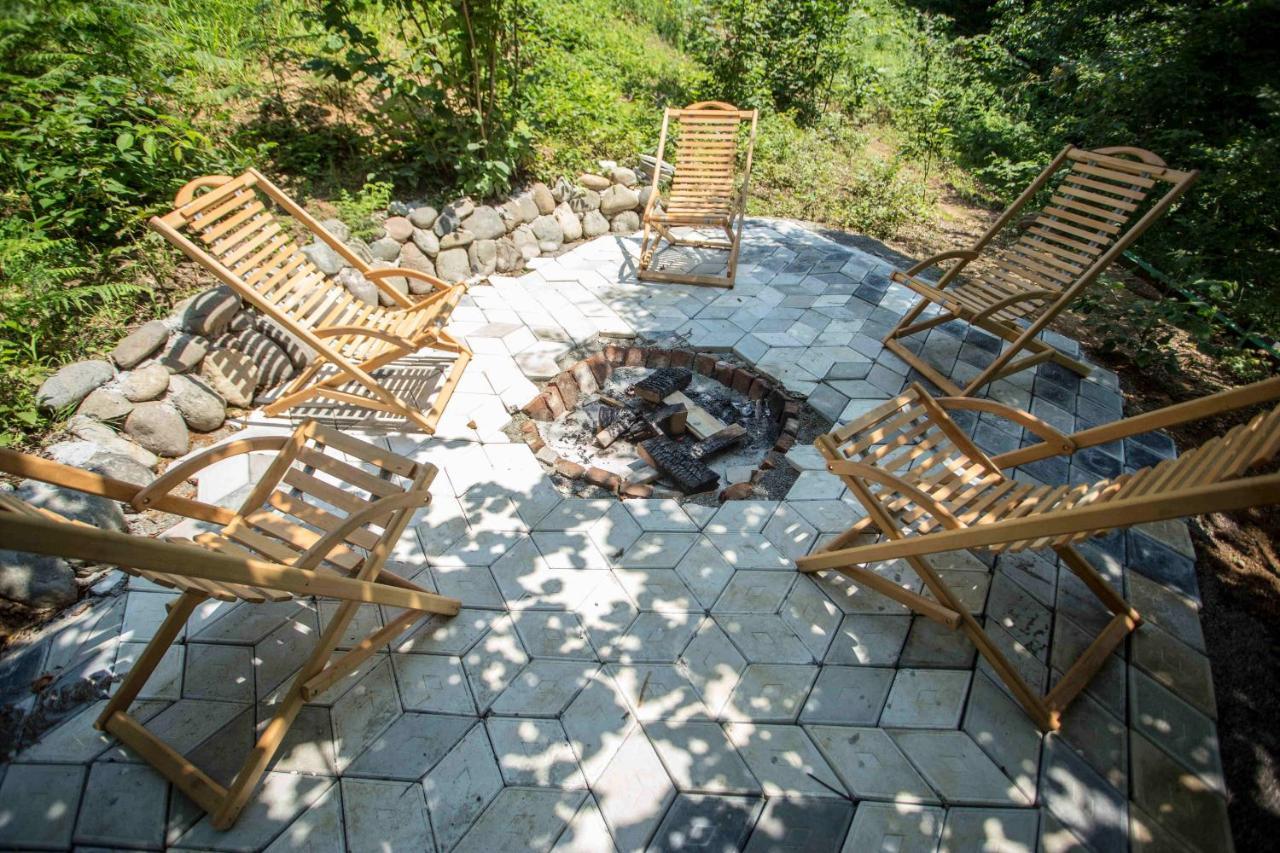 Villa Woodpecker Ვუდფექერი à Batoumi Extérieur photo