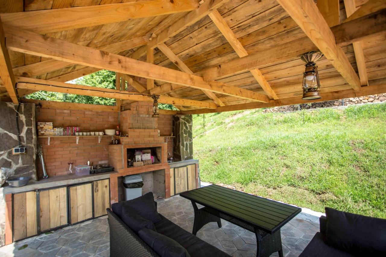 Villa Woodpecker Ვუდფექერი à Batoumi Extérieur photo
