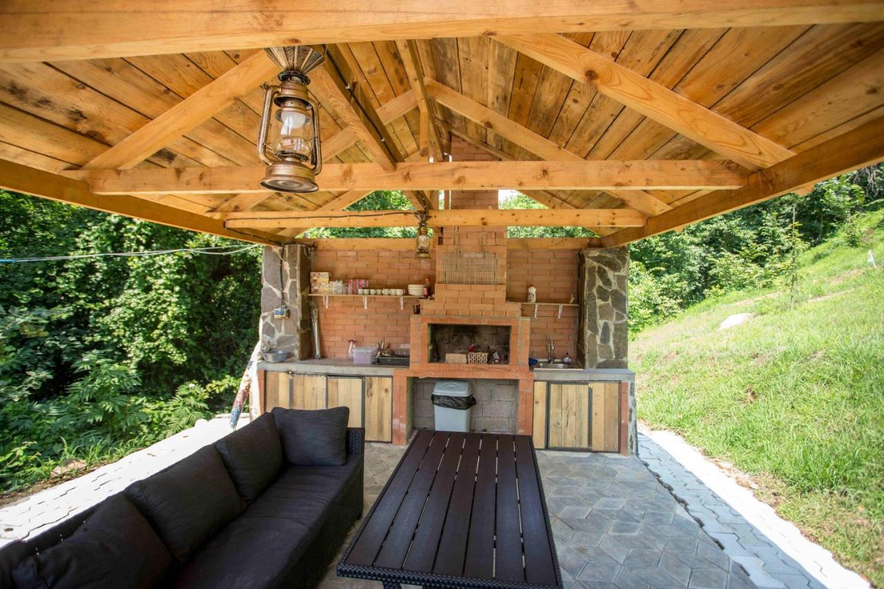 Villa Woodpecker Ვუდფექერი à Batoumi Extérieur photo