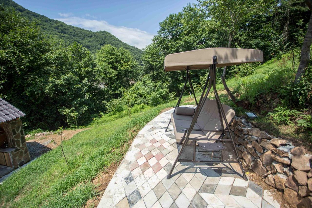 Villa Woodpecker Ვუდფექერი à Batoumi Extérieur photo