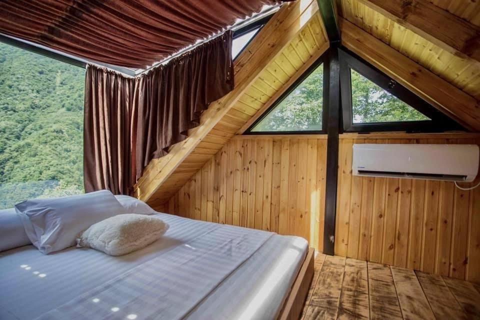 Villa Woodpecker Ვუდფექერი à Batoumi Extérieur photo