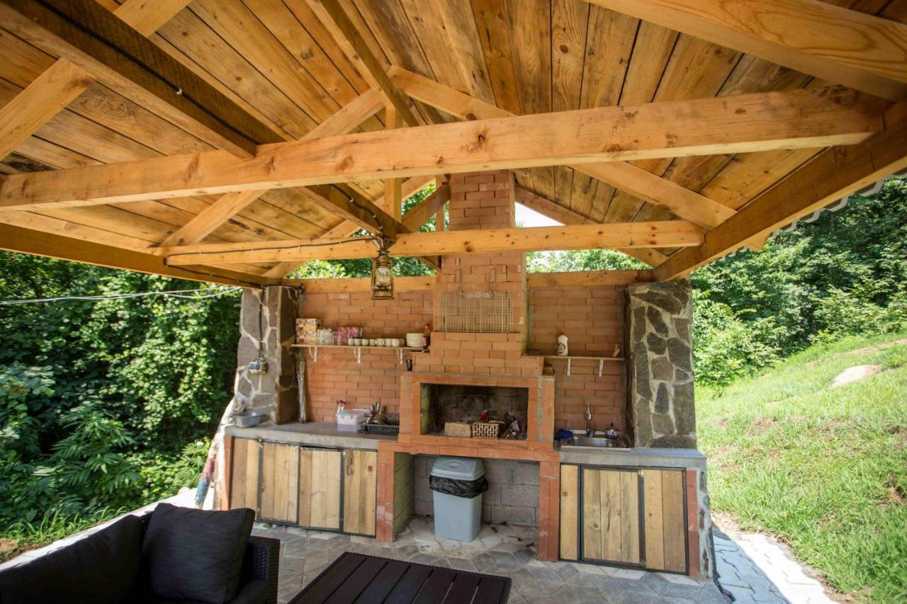 Villa Woodpecker Ვუდფექერი à Batoumi Extérieur photo