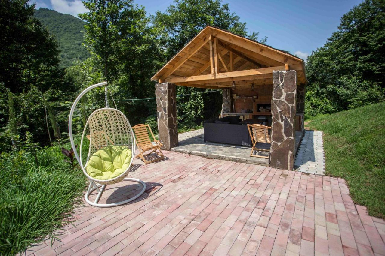 Villa Woodpecker Ვუდფექერი à Batoumi Extérieur photo