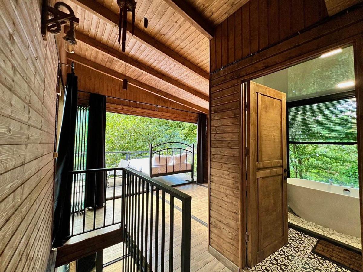 Villa Woodpecker Ვუდფექერი à Batoumi Extérieur photo